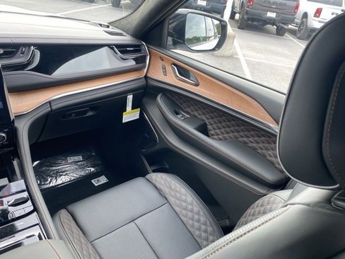 New 2025 Jeep Grand Cherokee L Summit image 39