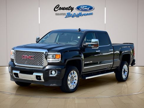 Used 2015 GMC Sierra 2500 Denali w/ Suspension Package, Off-Road AWD/4WD image 2