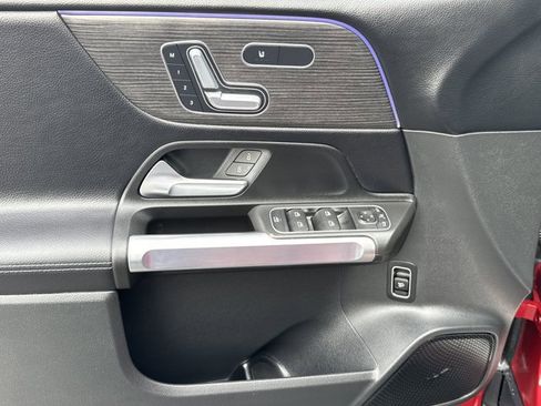 New 2026 Mercedes-Benz GLB 250 image 8