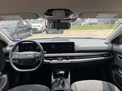 Used 2025 Kia K4 FWD image 32