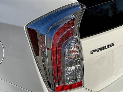 Used 2014 Toyota Prius Four image 21