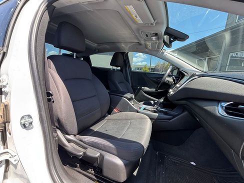Used 2018 Chevrolet Malibu LT FWD image 14