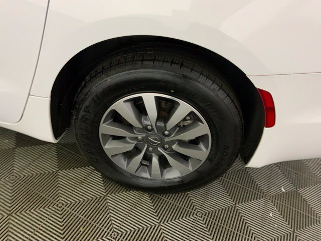 Used 2024 Chrysler Pacifica Limited FWD image 36