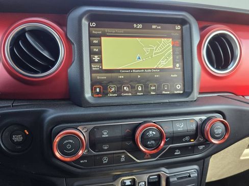 Used 2022 Jeep Gladiator Rubicon w/ Trailer Tow Package AWD/4WD image 4