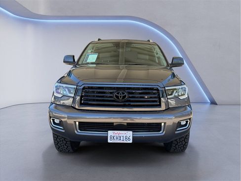 Used 2019 Toyota Sequoia Platinum AWD/4WD image 2