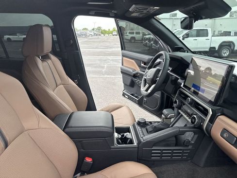 Used 2026 Toyota 4Runner Limited AWD/4WD image 13