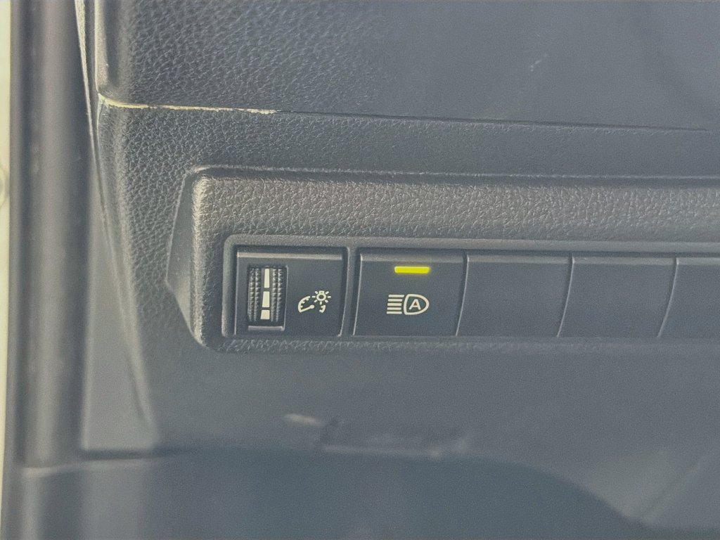 Used 2024 Toyota Corolla LE FWD image 11