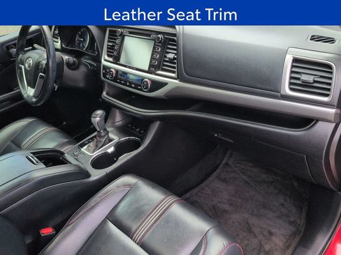 Used 2019 Toyota Highlander SE w/ Carpet Mat Package (TMS) AWD/4WD image 27