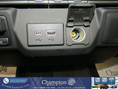 Used 2022 Chevrolet Silverado 2500 Custom w/ Custom Value Package AWD/4WD image 33