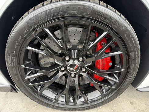 Used 2015 Chevrolet Corvette Z06 w/ 3LZ Preferred Equipment Group image 38