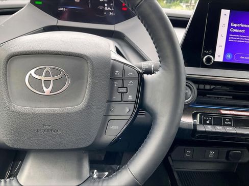 Used 2024 Toyota Prius XLE AWD/4WD image 23