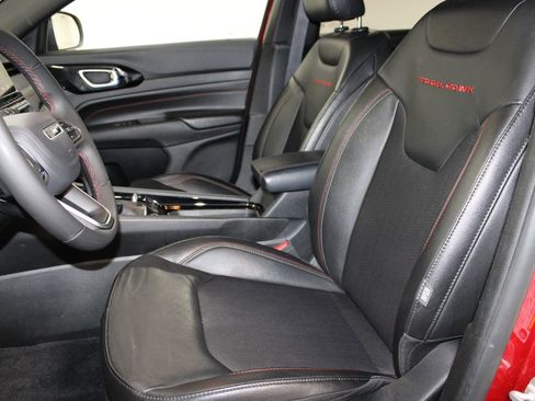 Used 2025 Jeep Compass Trailhawk image 14