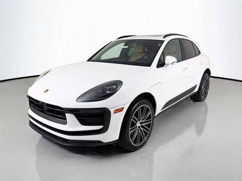 Certified 2026 Porsche Macan AWD/4WD image 1
