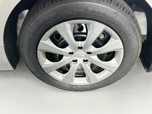 Used 2026 Toyota Corolla LE FWD image 11