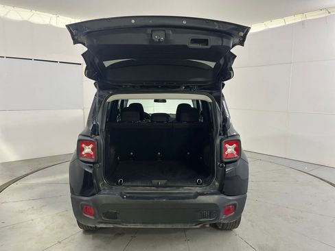 Used 2019 Jeep Renegade Latitude w/ Cold Weather Group image 13