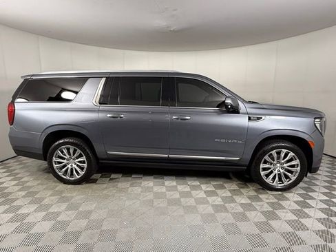 Used 2022 GMC Yukon XL Denali w/ Advanced Technology Package image 8