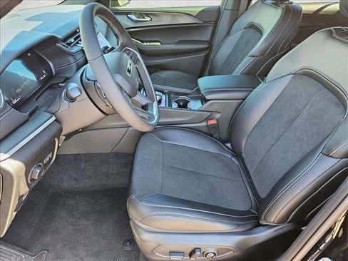 New 2025 Jeep Grand Cherokee L Altitude image 4