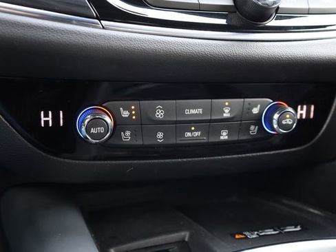 Used 2024 Buick Enclave Premium image 23