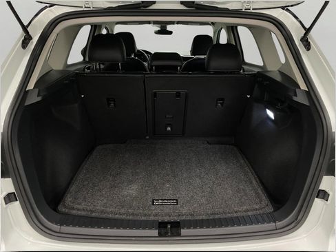 Certified 2025 Volkswagen Taos SE image 5