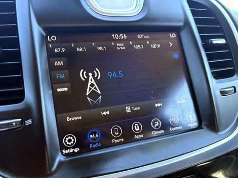 Used 2019 Chrysler 300 Limited image 12