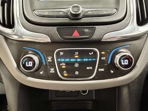 Used 2019 Chevrolet Equinox LT FWD image 19