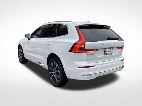 Used 2023 Volvo XC60 B5 Plus image 3