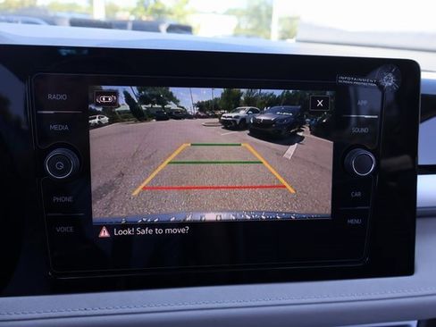 Certified 2025 Volkswagen Taos SE image 23