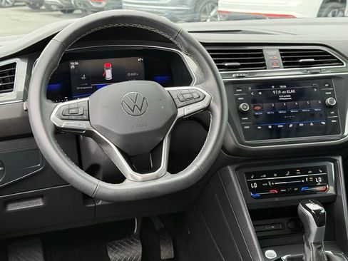 Used 2023 Volkswagen Tiguan SE FWD image 23