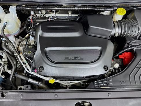 Used 2024 Chrysler Pacifica Touring-L FWD image 30