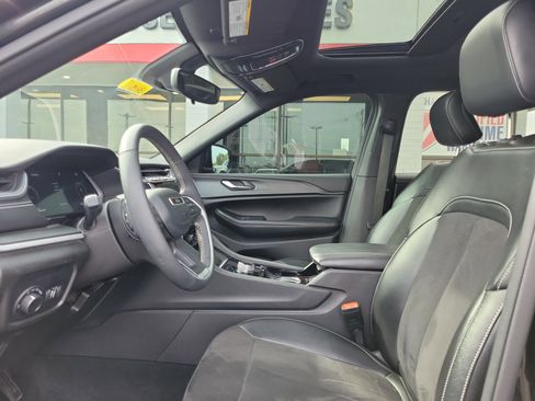 Used 2023 Jeep Grand Cherokee L Laredo image 15