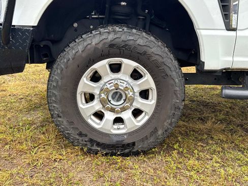 Used 2023 Ford F350 XLT w/ FX4 Off-Road Package image 11