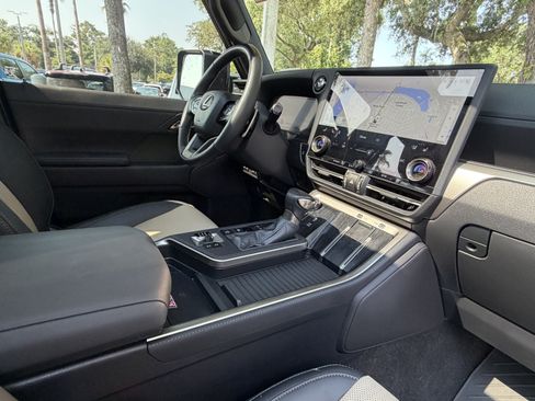Used 2025 Lexus GX 550 AWD/4WD image 47