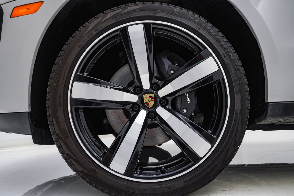 Certified 2026 Porsche Macan AWD/4WD image 14