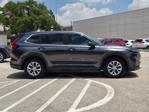 Used 2025 Honda CR-V LX image 2
