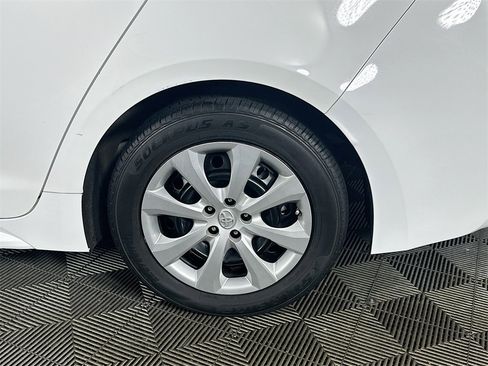 Used 2021 Toyota Corolla LE image 33