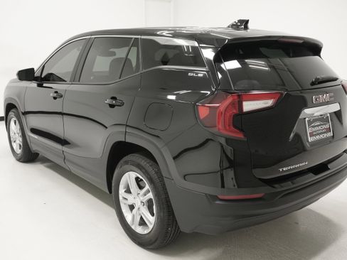Used 2023 GMC Terrain SLE image 6