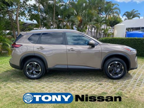 Used 2024 Nissan Rogue SV w/ SV Premium Package FWD image 26