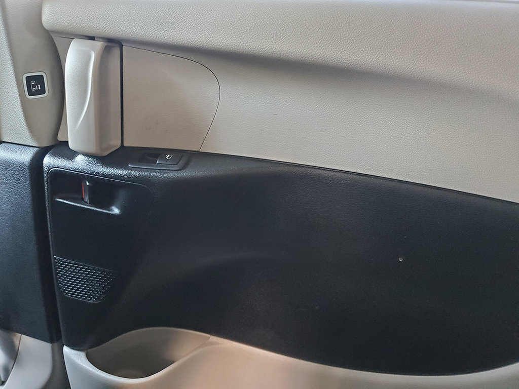 Used 2023 Chrysler Pacifica Touring-L FWD image 18