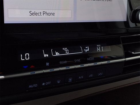 Used 2022 Toyota Sienna LE image 9