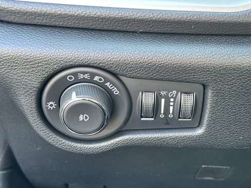 New 2026 Chrysler Pacifica Select w/ S Appearance Package FWD image 12