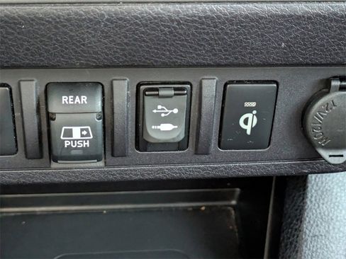 Used 2018 Toyota Tacoma TRD Sport image 25