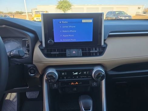 Used 2025 Toyota RAV4 XLE Premium image 20