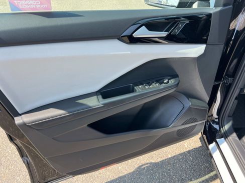 New 2025 Volkswagen Taos S image 4