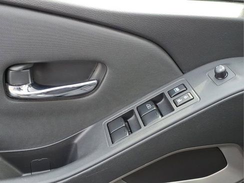 Used 2024 Nissan Frontier SV w/ SV Convenience Package image 18