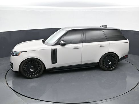 Used 2025 Land Rover Range Rover SV AWD/4WD image 37