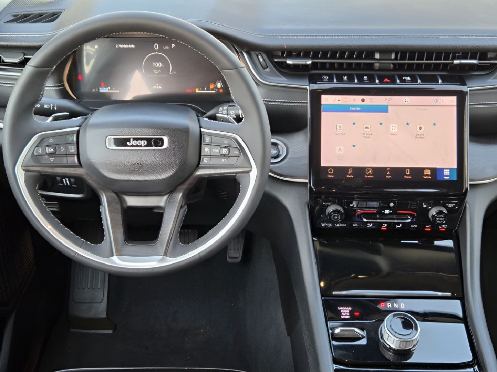 Used 2023 Jeep Grand Cherokee Limited AWD/4WD image 24