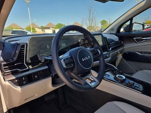 Certified 2025 Kia Sportage EX AWD/4WD image 2