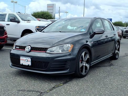 Used 2016 Volkswagen Golf 4-Door FWD image 3