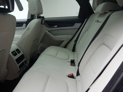 Used 2023 Jaguar F-PACE S AWD/4WD image 21