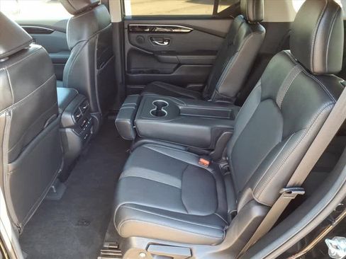 Certified 2025 Honda Pilot Touring image 9